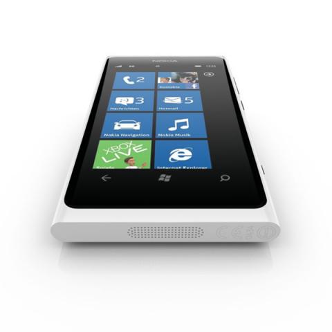 Nokia-Lumia-800-white.jpg