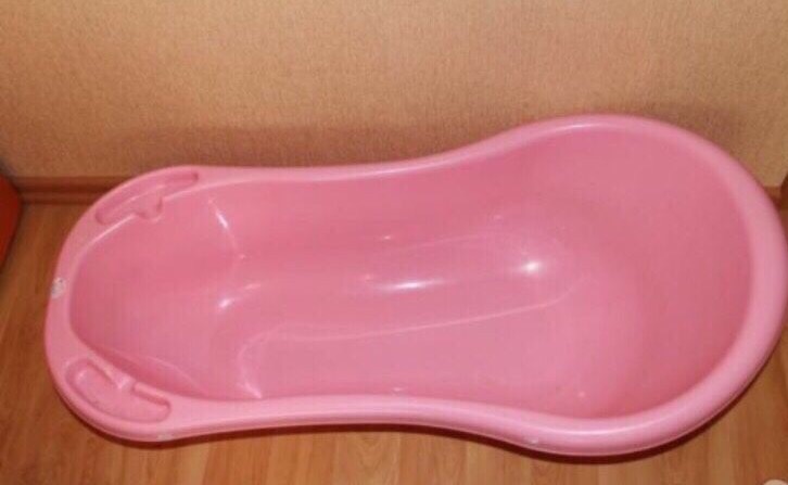 Авито купить ванночку. Розовая ванночка для купания. Ванночка детская розовая. Детская ванночка для купания розовая. Ванна детская розовый.