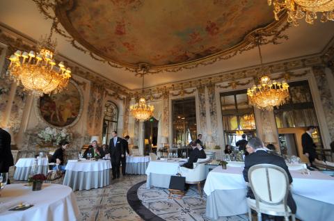 Le-Meurice-Restaurant-photo-by-sunday-driver.jpg