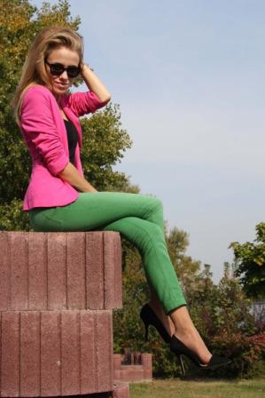 hot-pink-blazer-green-pants_400.jpg