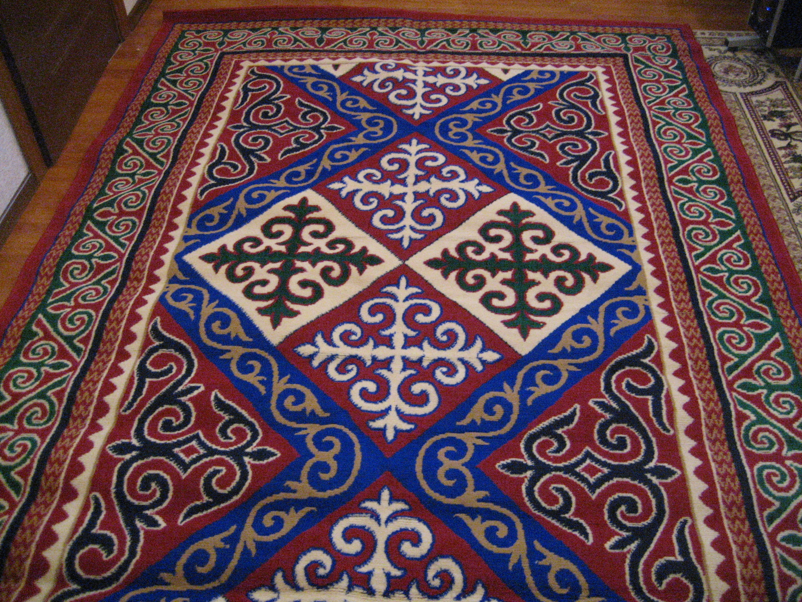 Монгольский национальный орнамент на ковре