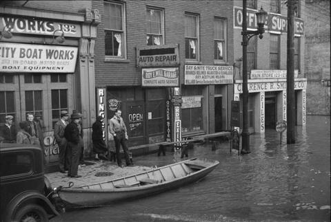 1936_Ohio_River_flood_-_Louisville,_Kentuckys.jpg