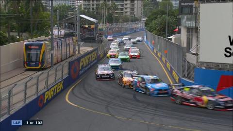 V8.Supercars.2015.Round11.Gold.Coast.Race2.Sat.Feed.1080i.H264.English.Natural.Sounds.ts_snapshot_00.33.55_2015.11.24_13.48.59.jpg