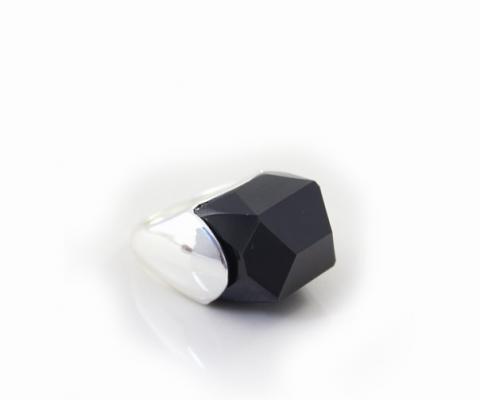 кольцо с черным камнем-1500 тг.jpg