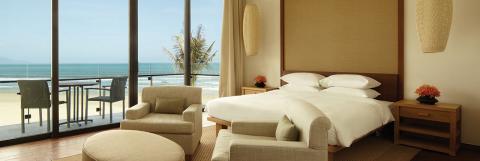 Hyatt-Regency-Danang-P059-Ocean-Villa-Bedroom-1280x427.jpg