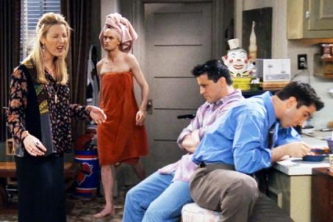 friends-chandler_in_towel.jpg