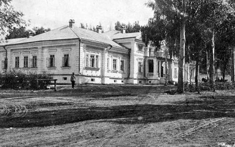 Дом военного губернатора_фото до 1917.jpg